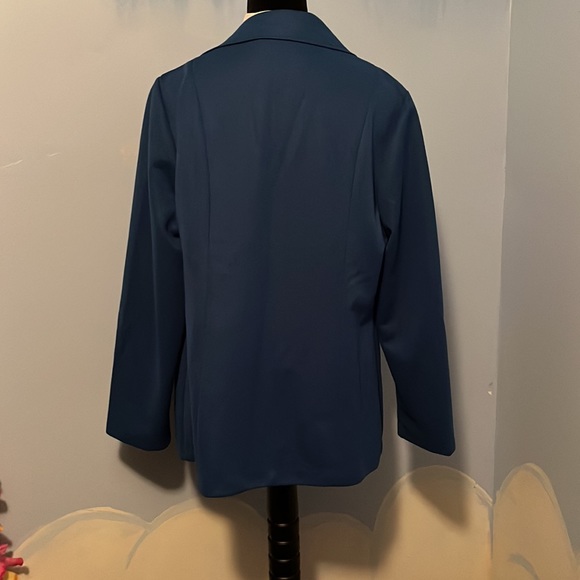 Alfred Dunner blue women’s suit jacket, size 18 (but has been altered) $15 - Picture 4 of 6
